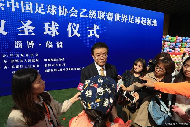 小沈阳与化妆师的搞笑互动：白脸事件引发网友热议